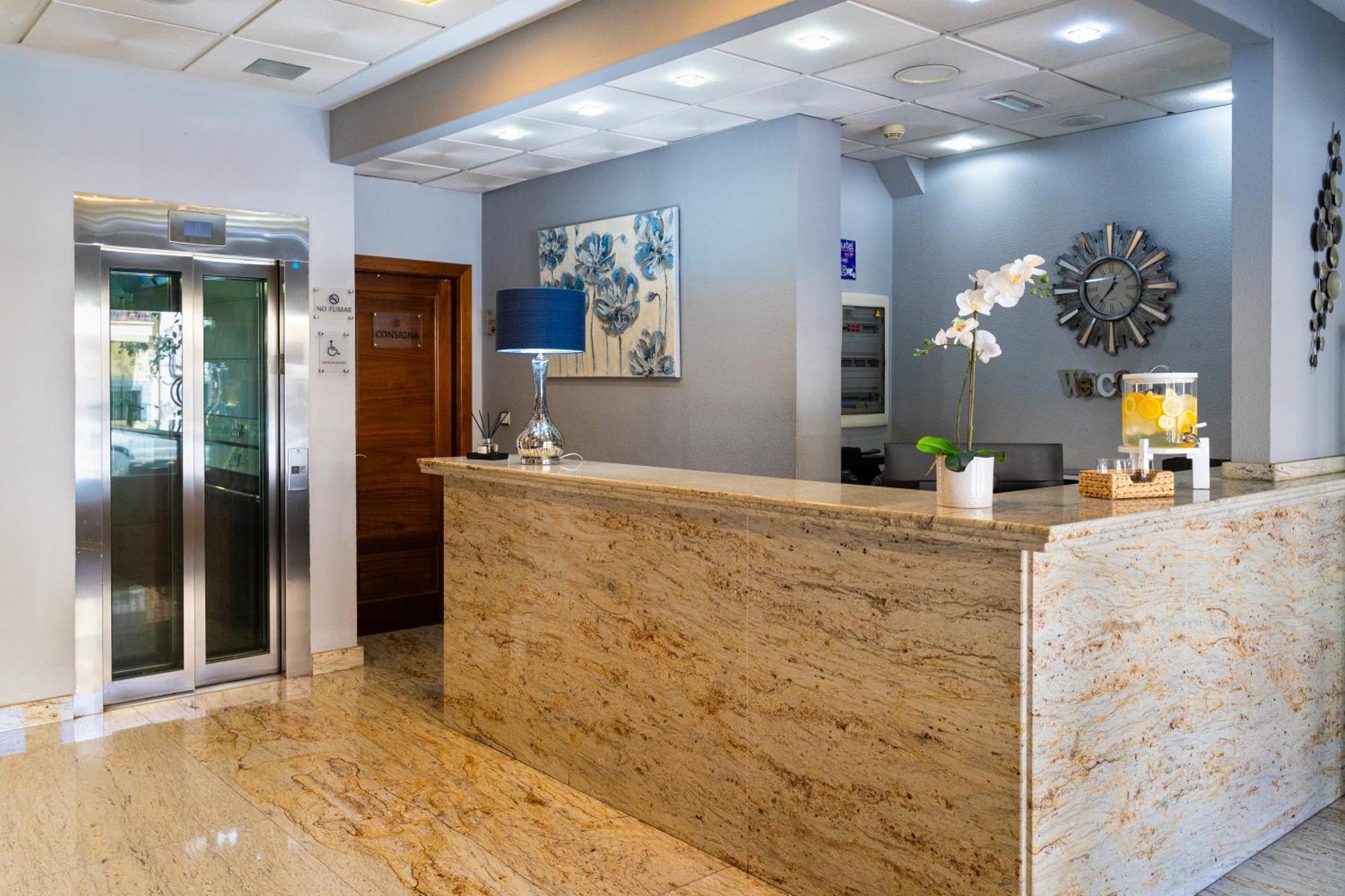 Hotel Puerta De Казорла Екстериор снимка
