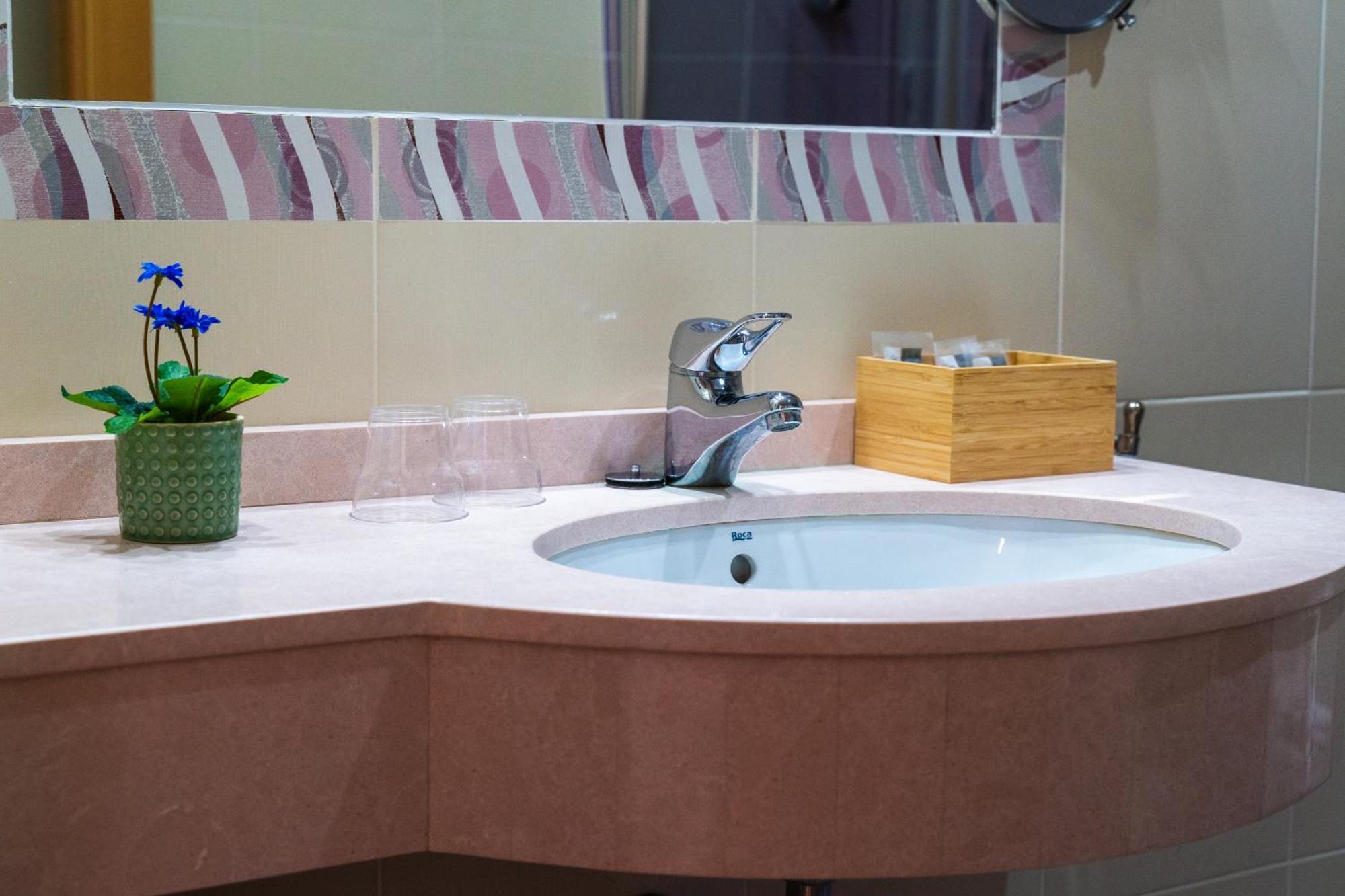 Hotel Puerta De Казорла Екстериор снимка