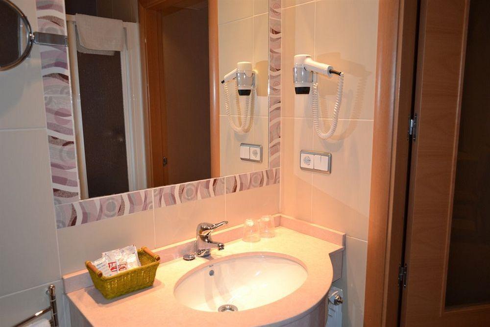 Hotel Puerta De Казорла Екстериор снимка